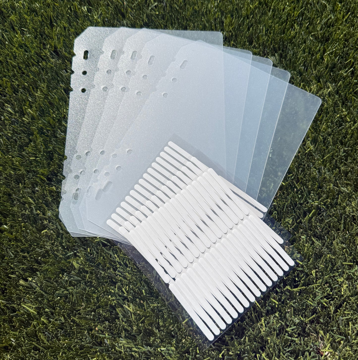 PRESS-ON NAIL BINDER (HEARTS)