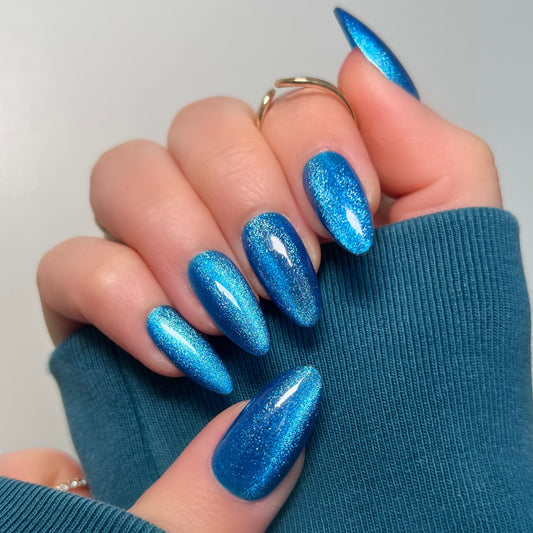 BLUE CAT EYE